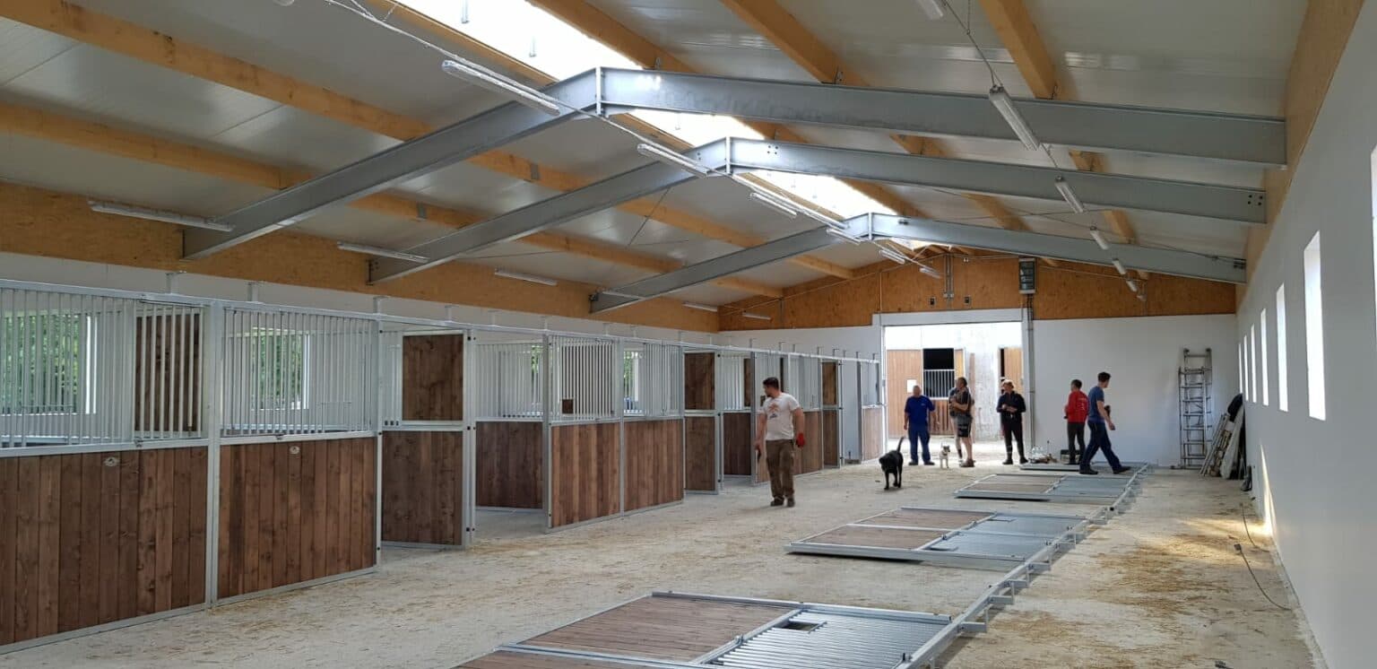Stallanlage als Beispiel für Füllungen und Materialien